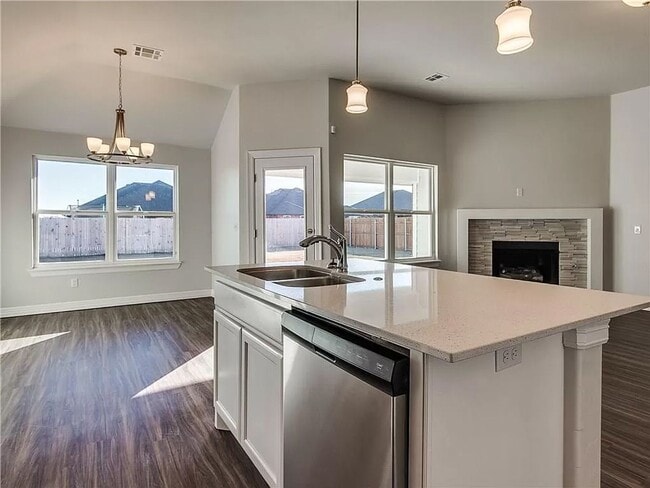 Building Photo - Gorgeous 3 Bed 2 Bath Home in Heart Of Yukon!
