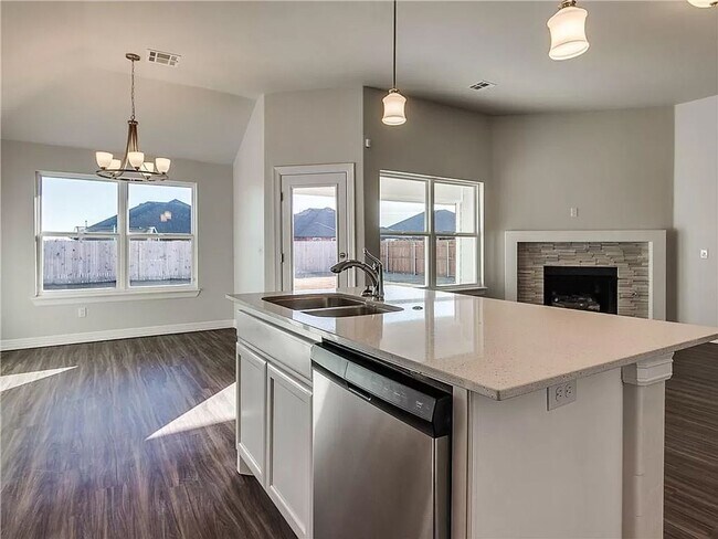 Foto del edificio - Gorgeous 3 Bed 2 Bath Home in Heart Of Yukon!