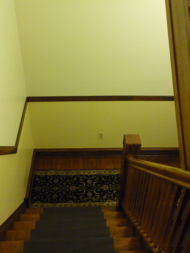 front hallway - 2318 W Diversey Ave