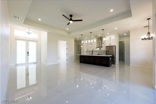 Foto del edificio - 2000 Curry Ave N