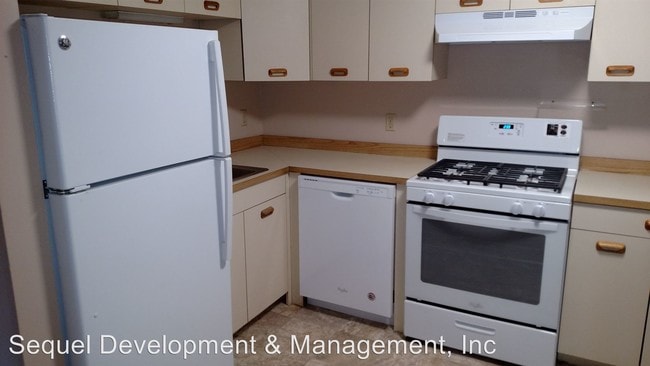 Building Photo - 75 Deerwood Dr
