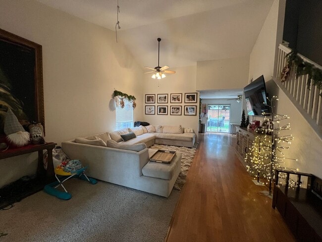 Foto del edificio - Wonderful 4 Bedroom Home Near Parks With Shopping Nearby!