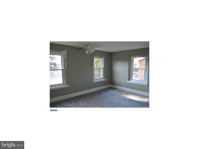 Building Photo - 2703 Chestnut Ave
