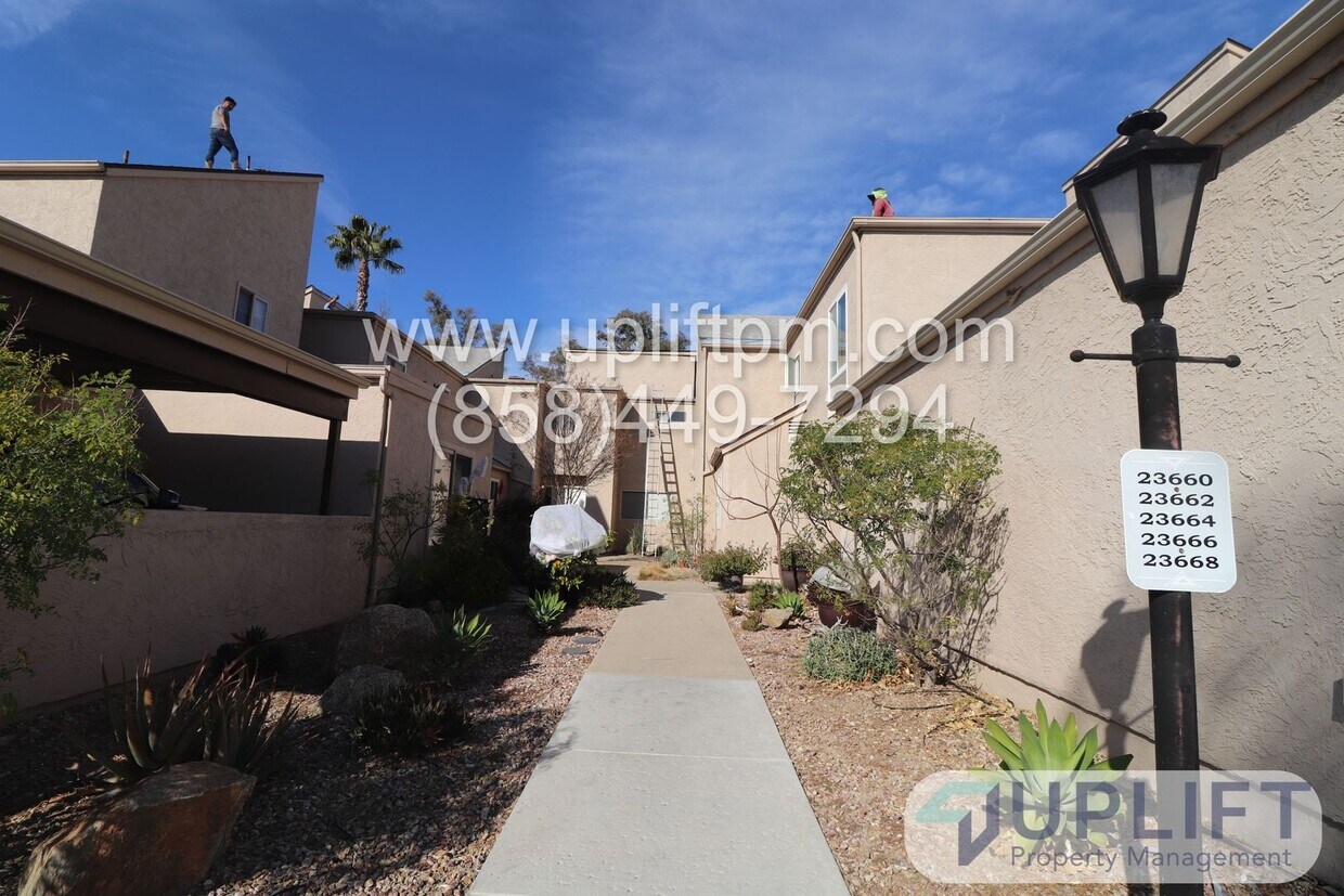Primary Photo - 3 Bedroom 2.5 Bathroom Townhouse in Ramona