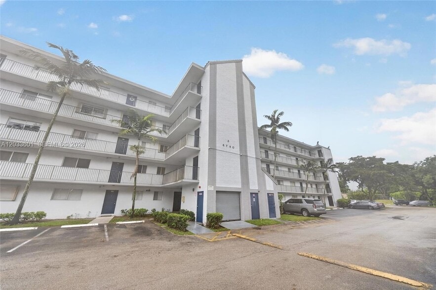 Photo - 8750 N Sherman Circle Unit 305