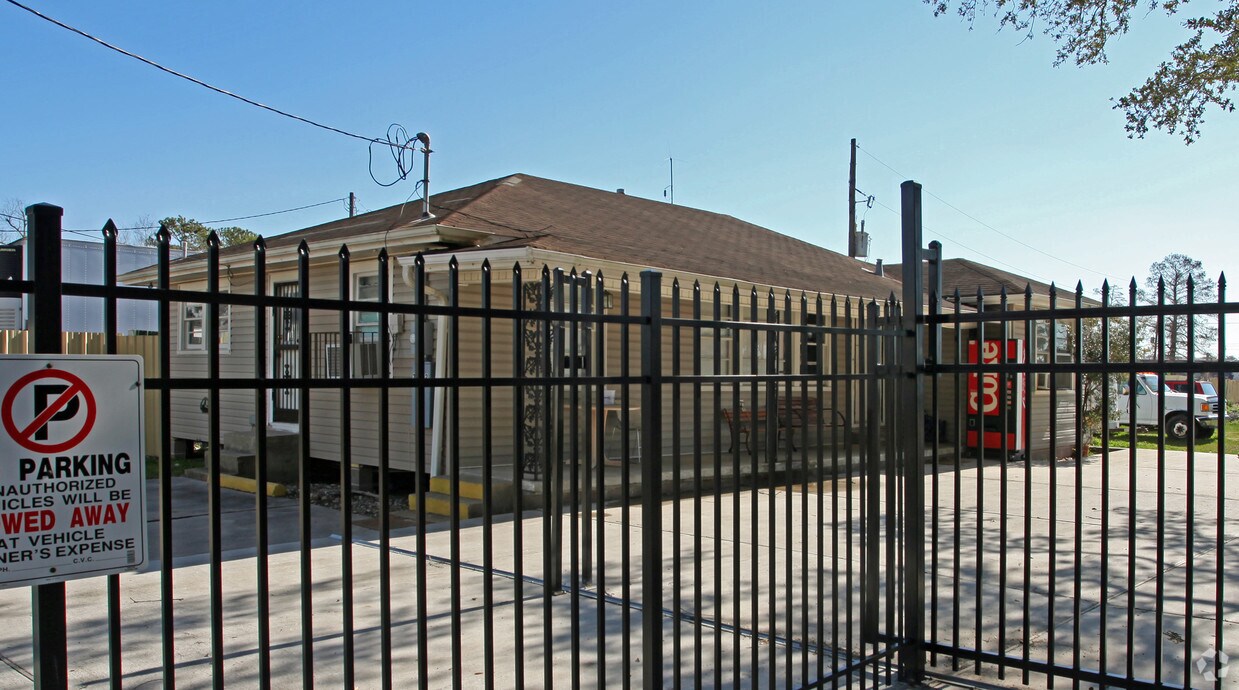 7500 Chef Menteur Hwy, New Orleans, LA 70126 Apartments in New