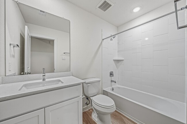 Building Photo - 3919 Langridge Dr