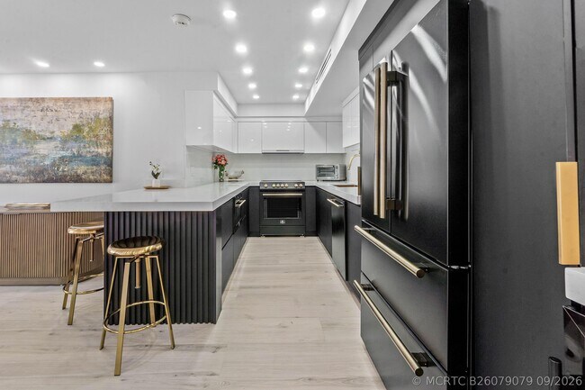Building Photo - 3570 S Ocean Blvd