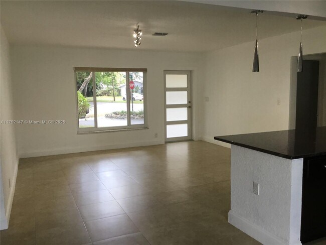 Foto del edificio - 5881 SW 15th St