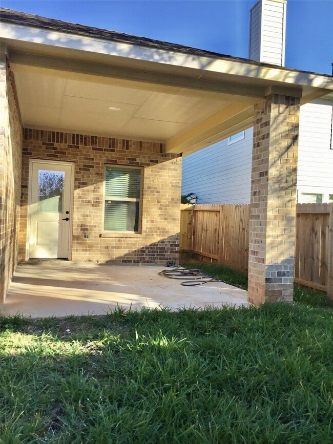 Building Photo - 2075 Briar Grove Dr