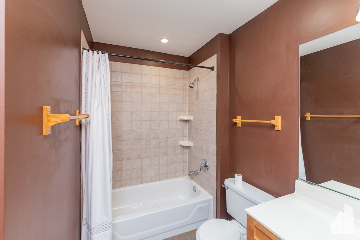 Foto principal - 1735 W Diversey Pky