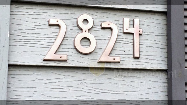 Building Photo - 2824 S Devereaux Way