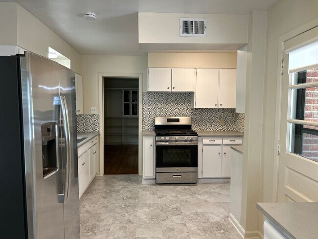 Foto del edificio - Great Street in East Memphis ! Renovated k...