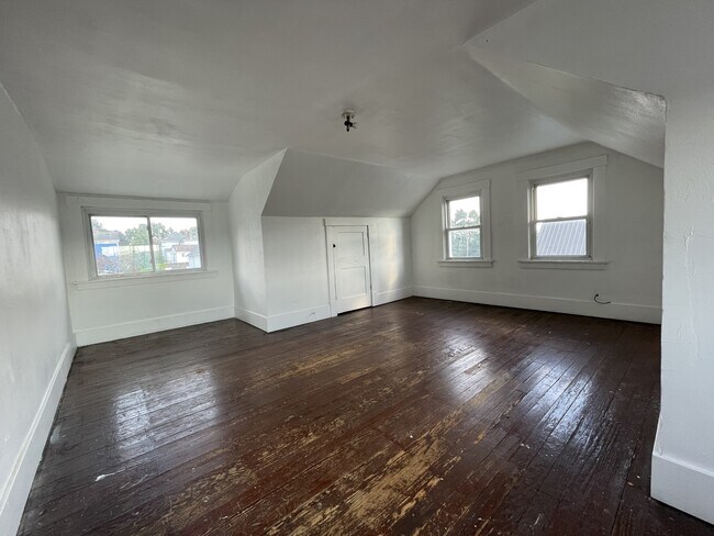 Building Photo - 517 Ridge Ave