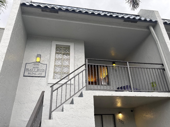 Foto del edificio - 16581 Blatt Blvd