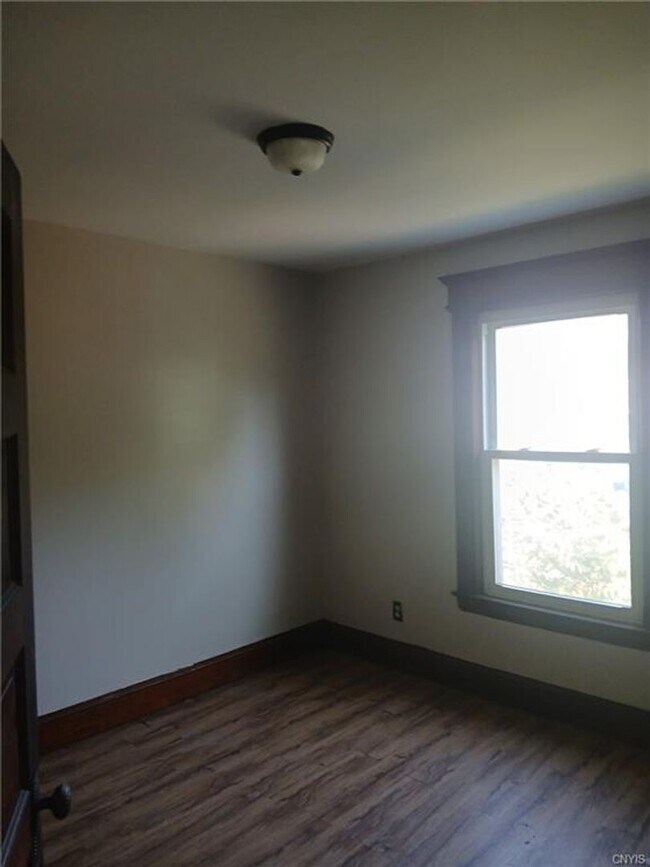 Foto del edificio - 4 Bedroom Single Family House Available in Syracuse