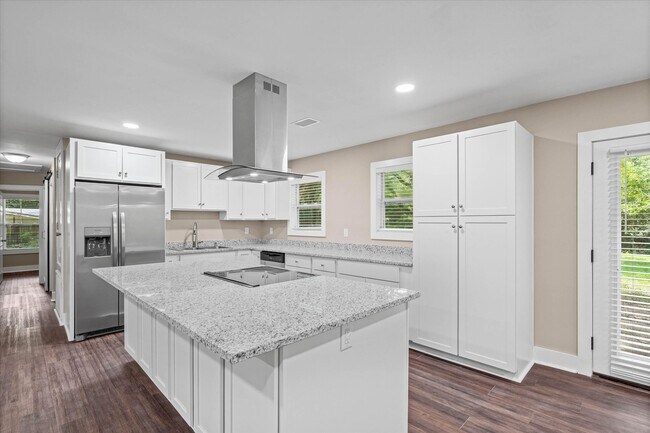 Building Photo - 2310 McPhillips Dr