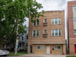 Building Photo - 214 Chicago Ave