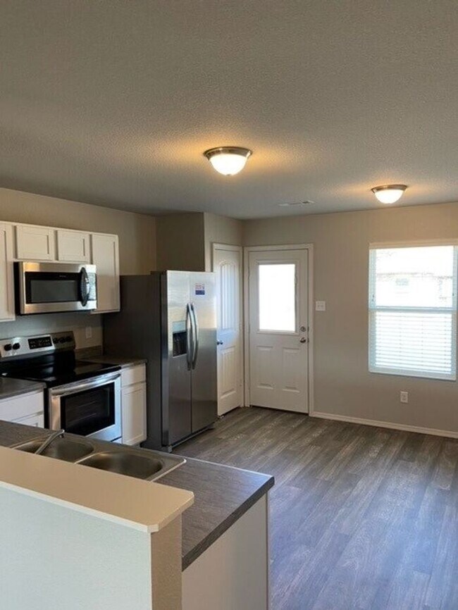 Building Photo - Three Bedroom | Two Bath Home in Conrad Court