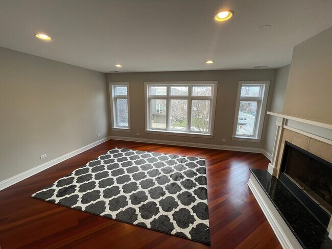 Foto del edificio - 2527 W Harrison St