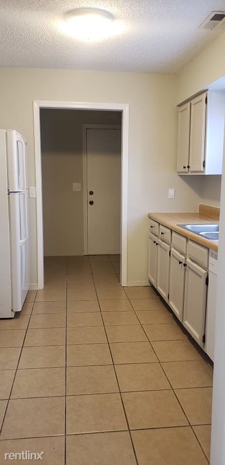 Building Photo - 2 br, 1 bath Duplex - 242 Larry Street