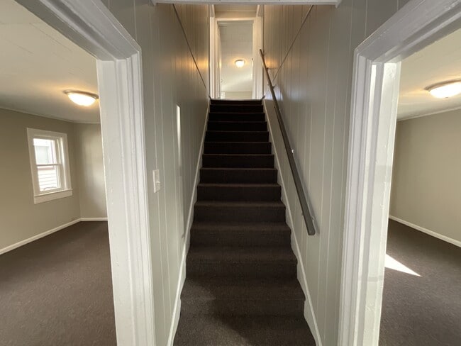 Building Photo - 21 S Washington St