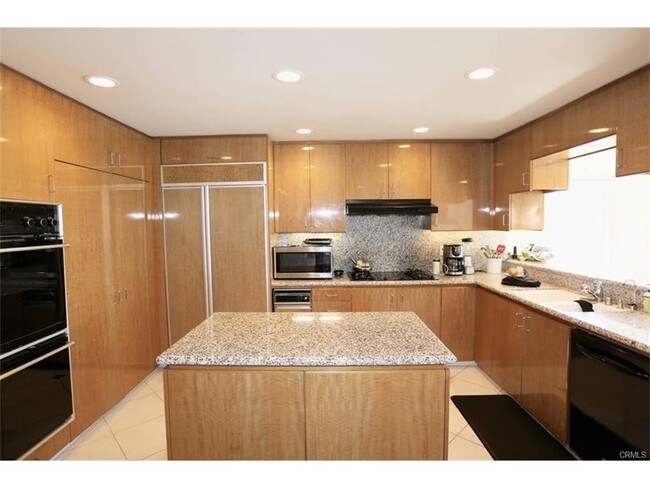 Foto del edificio - 1345 Cliff Dr