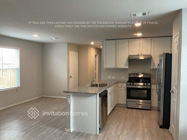 Foto del edificio - 8126 Serro Medina