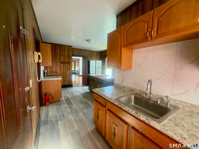 Foto del edificio - 261 Wakelee Ave