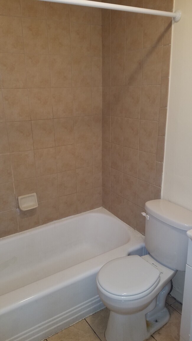 bathroom - 3012 30th St SE