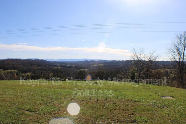 Building Photo - 312 Mt Pisgah Rd
