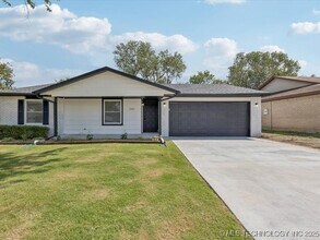 Building Photo - 3001 S Ash Ct
