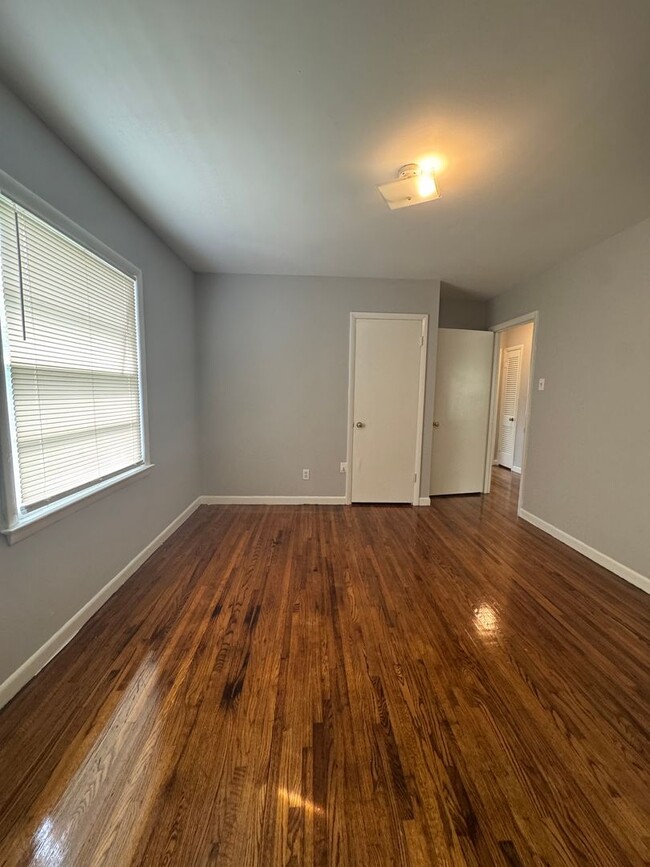 Building Photo - Delightful 3-bedroom 1.5 bath home - Open ...