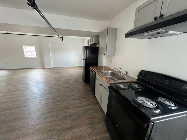 Building Photo - Loft apartment on Seventh