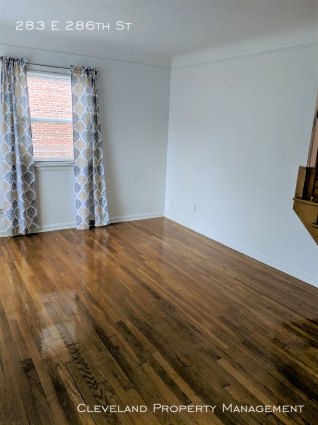 Building Photo - Updated Willowick Bungalow
