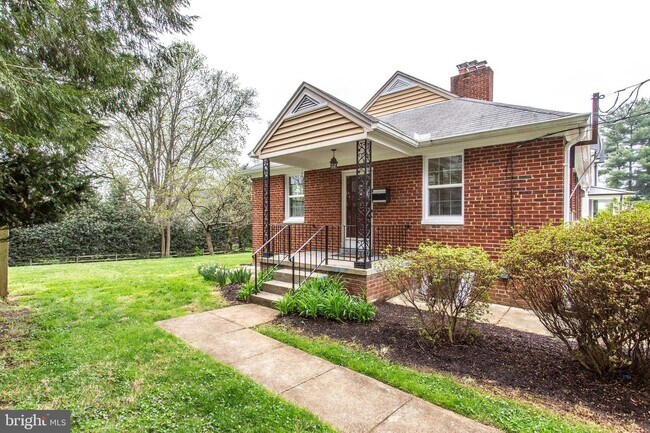 Building Photo - 6529 Chesterfield Ave
