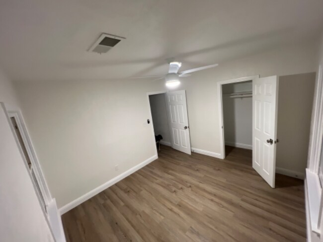 Foto del edificio - 1961 Carol Ave