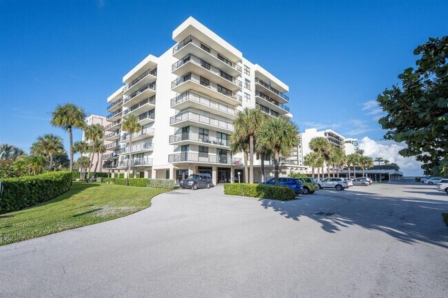 Foto del edificio - 3460 S Ocean Blvd