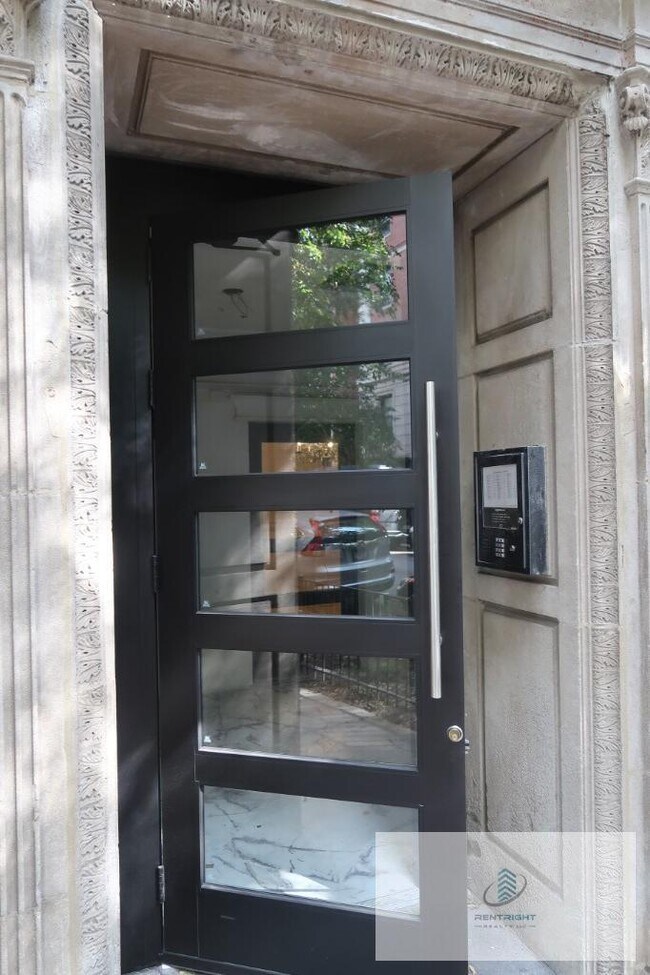 Foto del edificio - 426 W Briar Pl