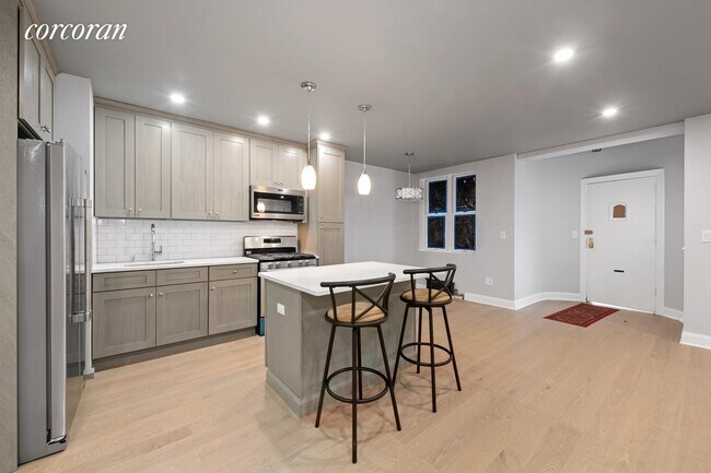 Building Photo - 17 70th St