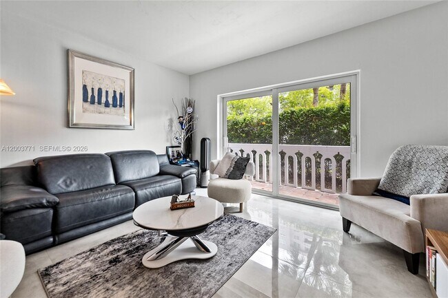 Foto del edificio - 100 Edgewater Dr