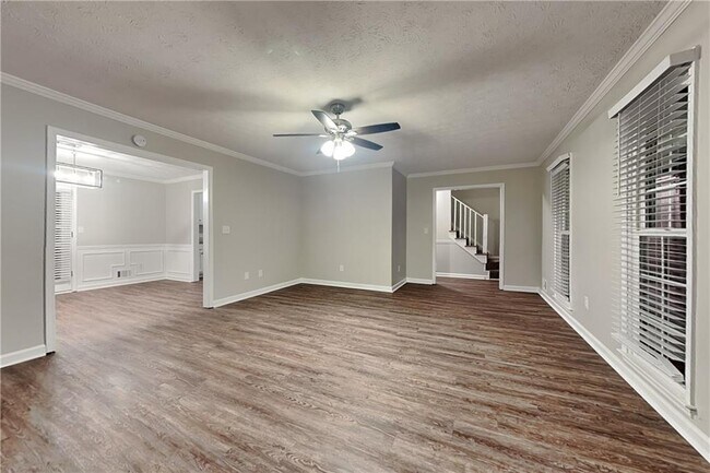 Foto del edificio - 2245 Huntington Dr