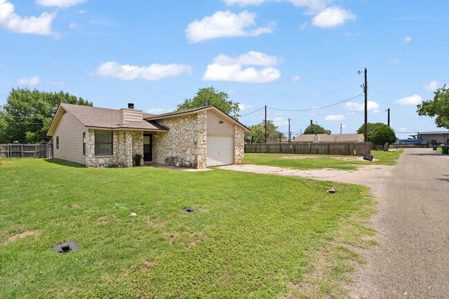 Building Photo - 609 Aspen Ln