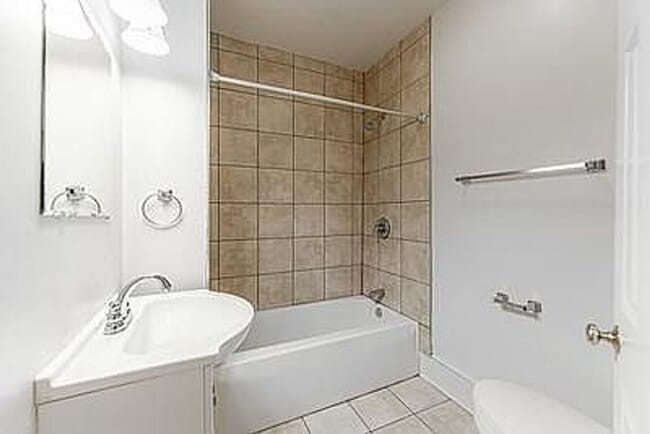 Building Photo - 1822 W Cary St