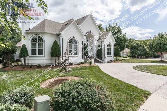 Building Photo - Large 5 bedroom Executive Luxury Home in t...