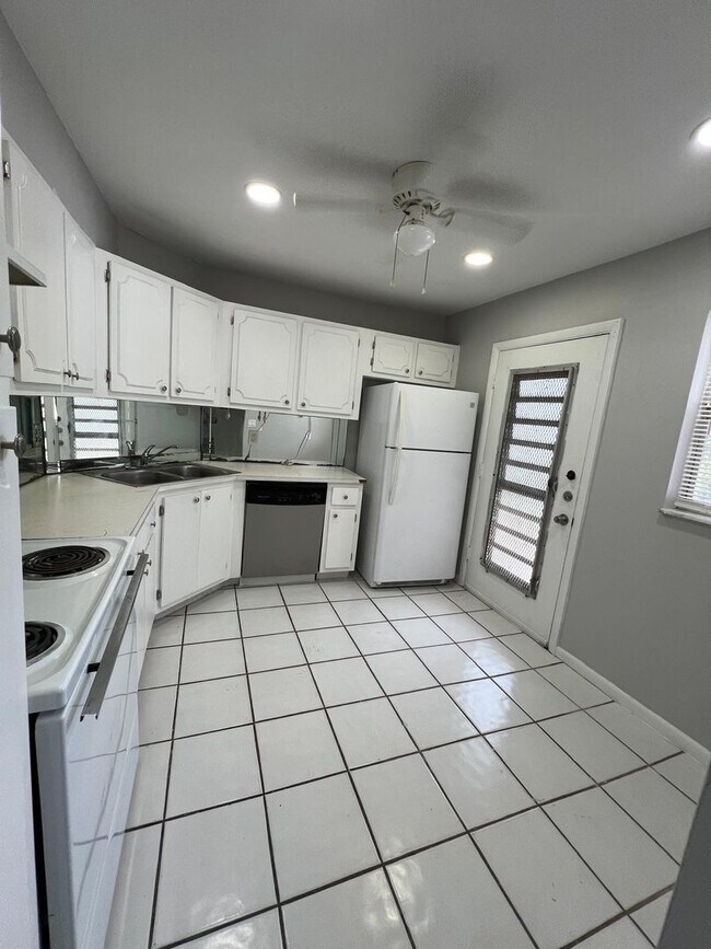 Foto del edificio - Spacious 2 Bedroom in Inverrary