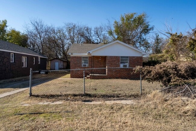 Building Photo - 2 Bed / 1 Bath rental property
