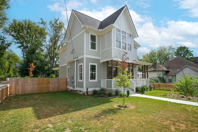 Photo - 1611 Century St House