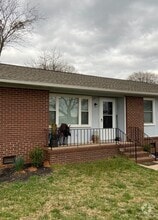 Building Photo - 190 Kensington Dr