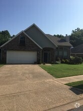 Building Photo - 1040 E Broadview Dr